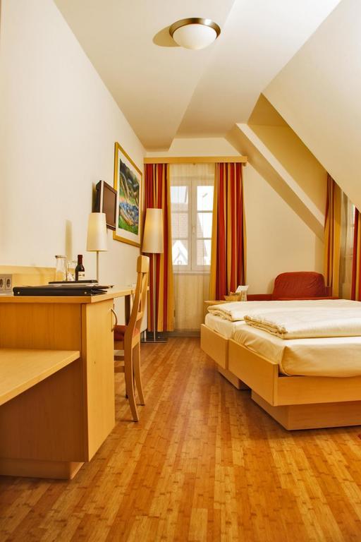 Hotel Gasthof Zum Ochsen เอฮิงเงน ภายนอก รูปภาพ