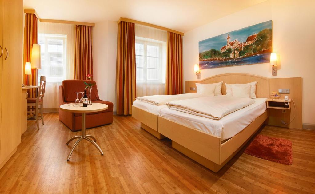 Hotel Gasthof Zum Ochsen เอฮิงเงน ภายนอก รูปภาพ