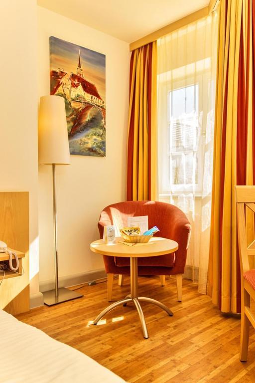 Hotel Gasthof Zum Ochsen เอฮิงเงน ภายนอก รูปภาพ