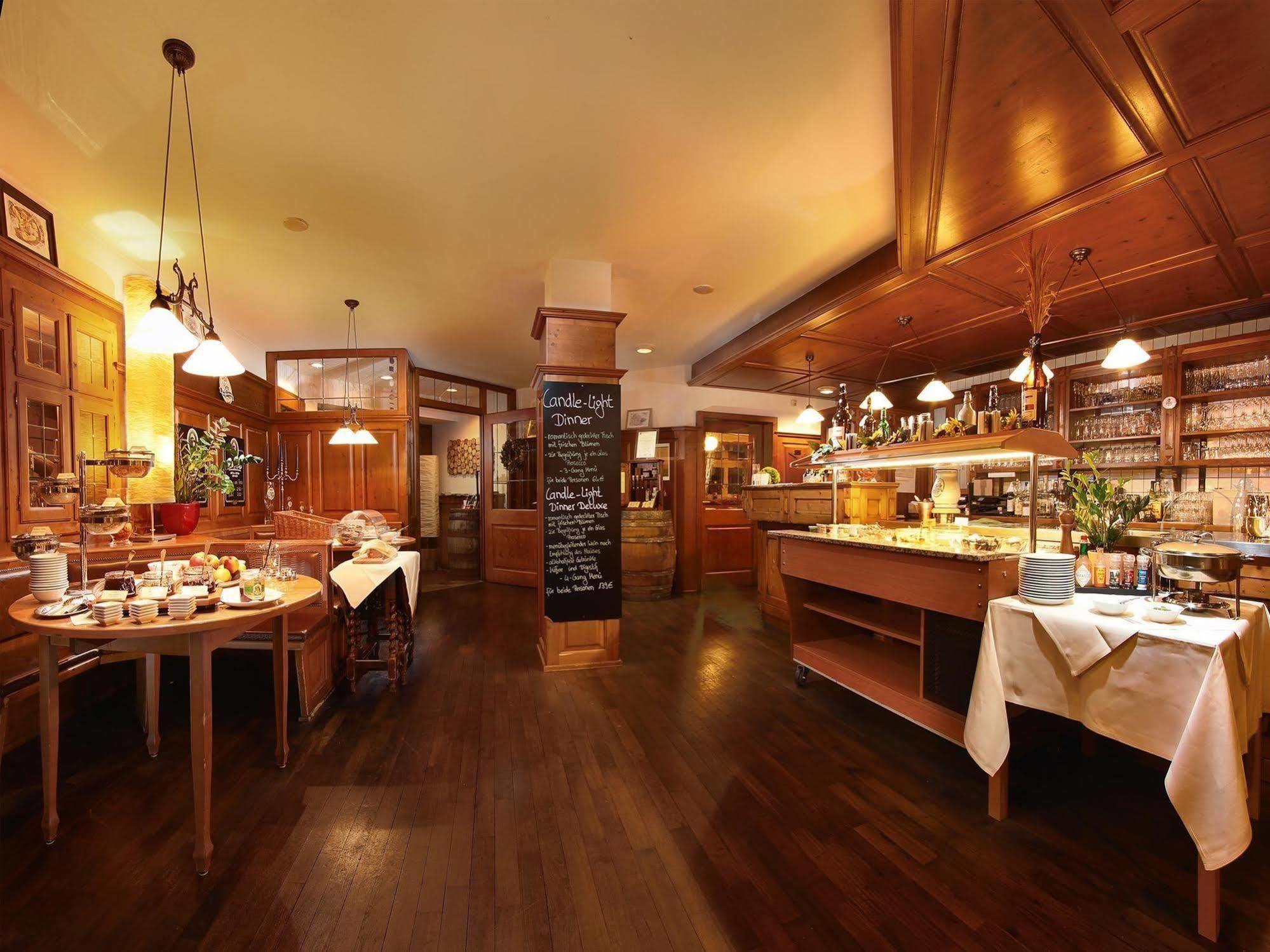 Hotel Gasthof Zum Ochsen เอฮิงเงน ภายนอก รูปภาพ