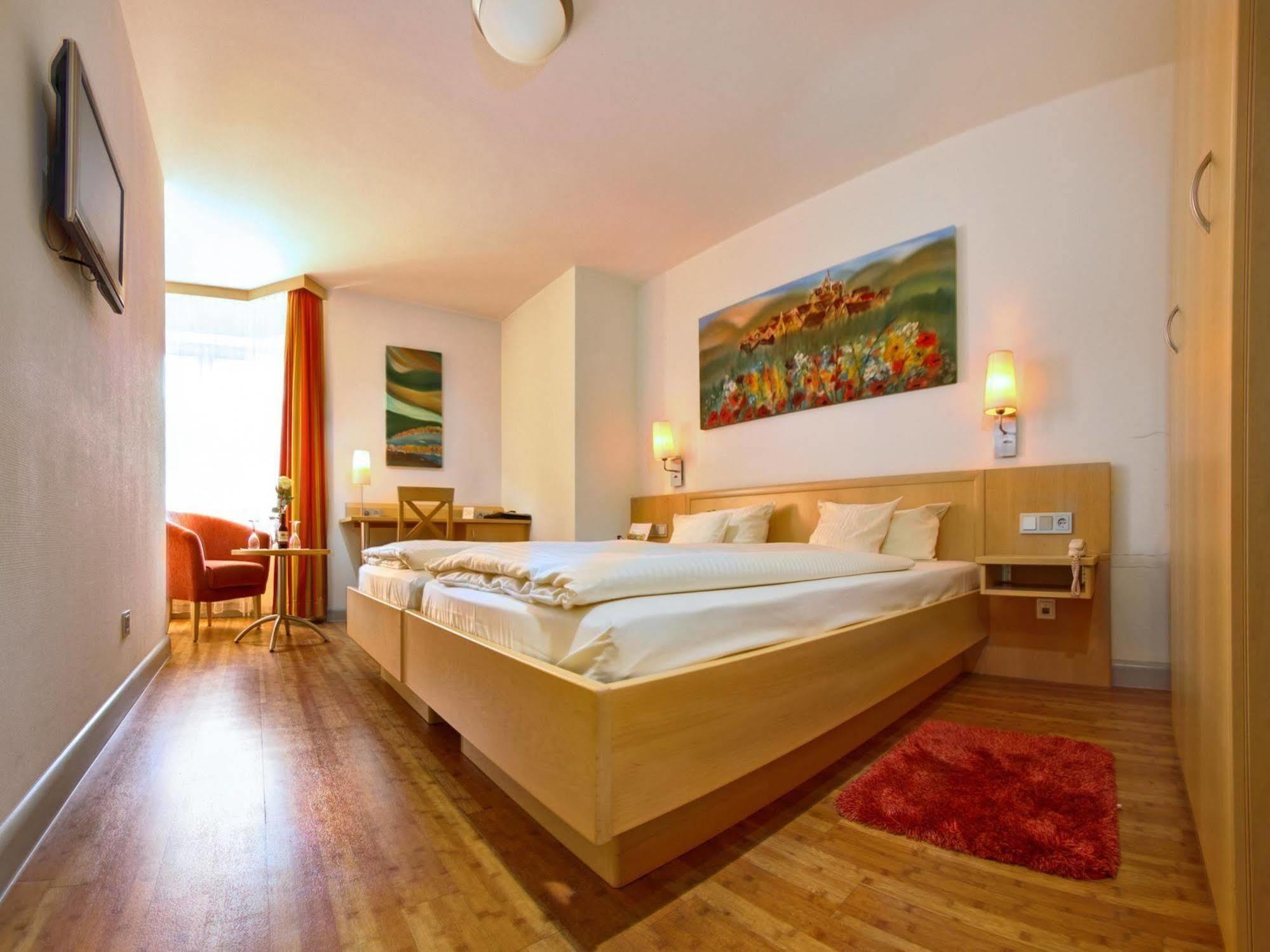 Hotel Gasthof Zum Ochsen เอฮิงเงน ภายนอก รูปภาพ