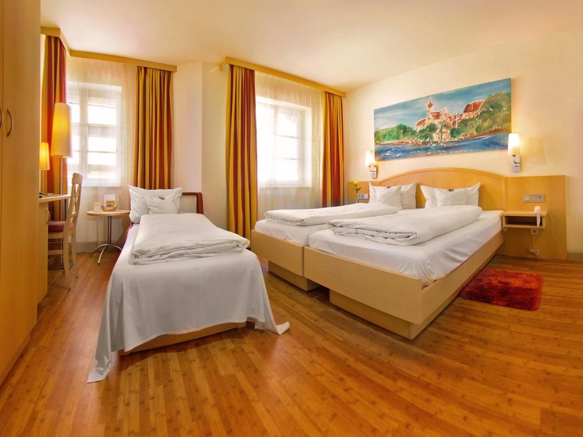 Hotel Gasthof Zum Ochsen เอฮิงเงน ภายนอก รูปภาพ